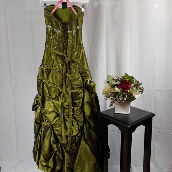 Maggie Sottero Ball Gown 2 - Picture 4 of 8